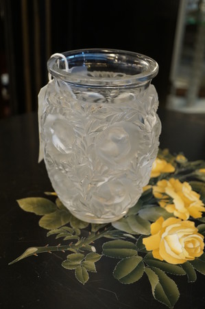 Lalique glass Bagatelle vase with love birds
