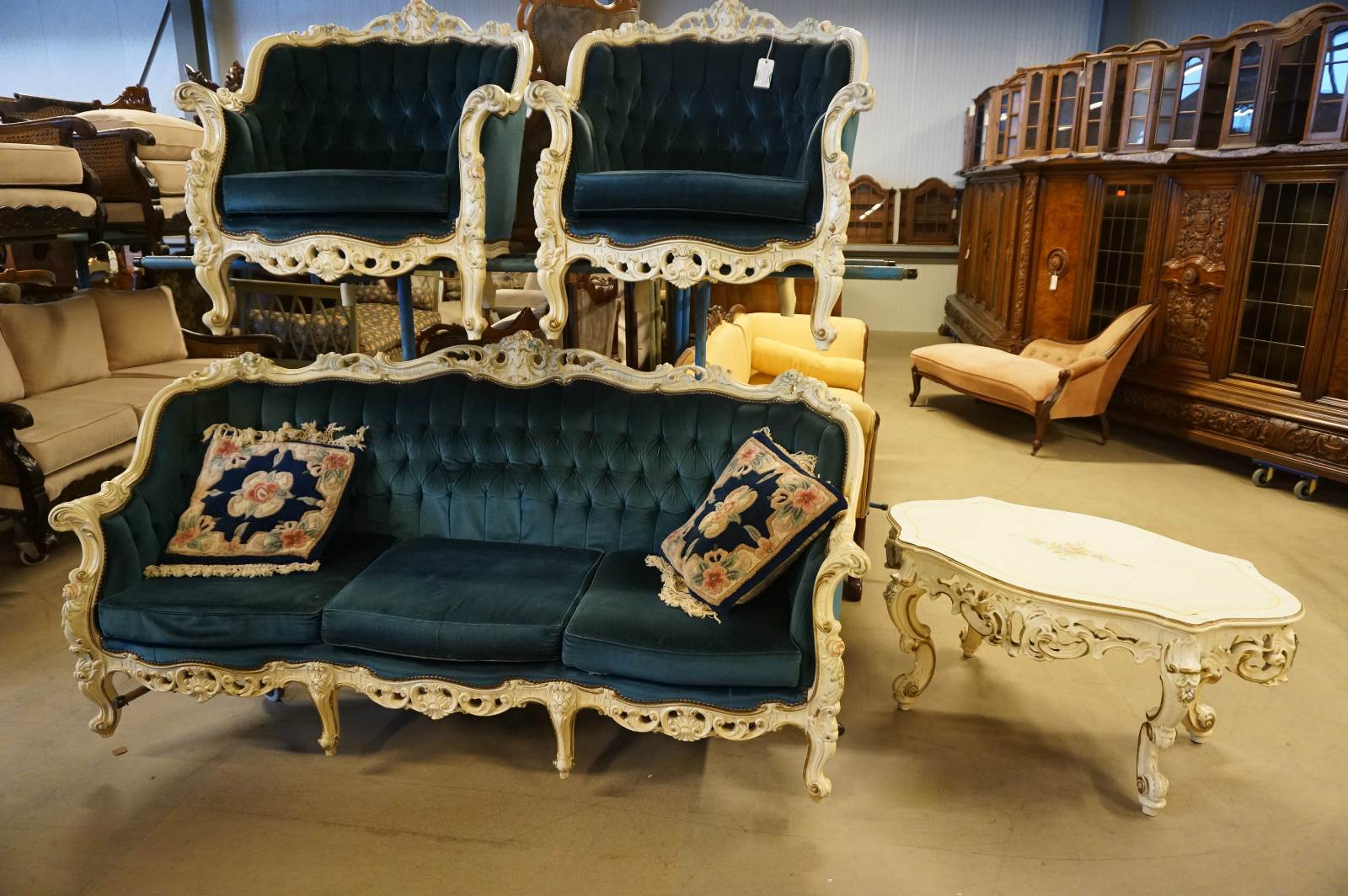 Sofas - Items by category - European ANTIQUES & DECORATIVE