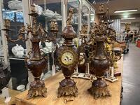 Bronze clock set, 75 cm tall