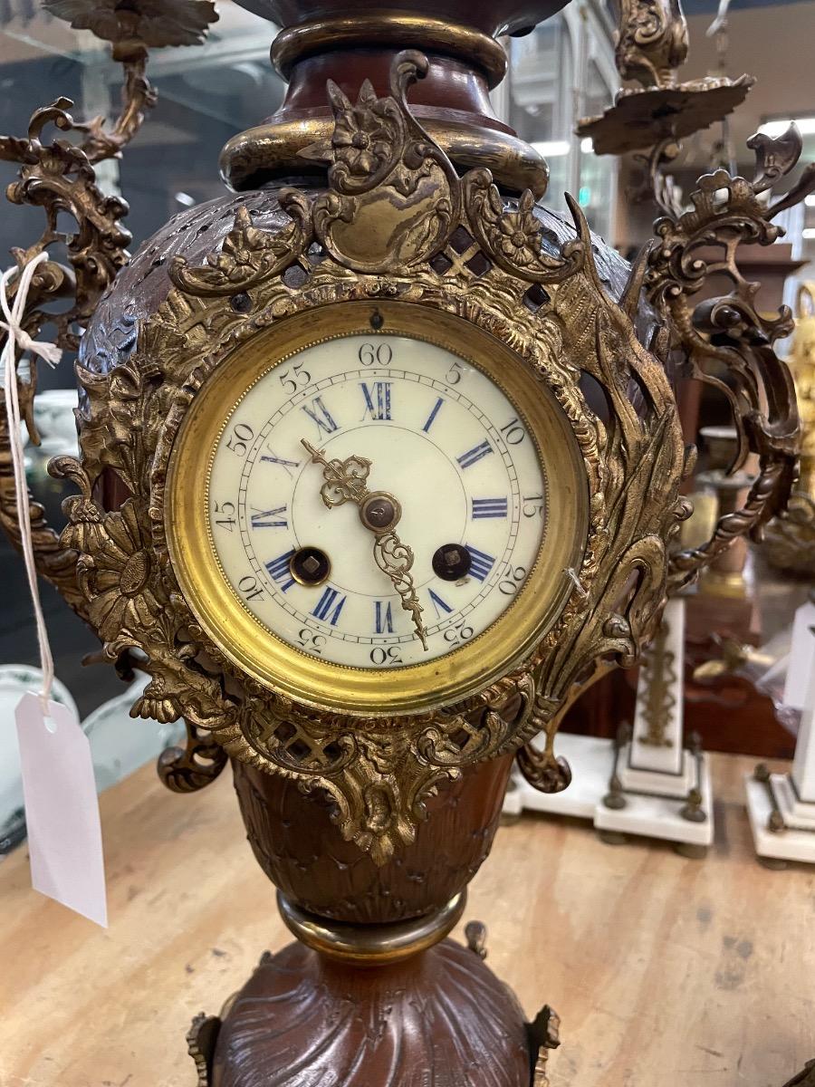 Bronze clock set, 75 cm tall