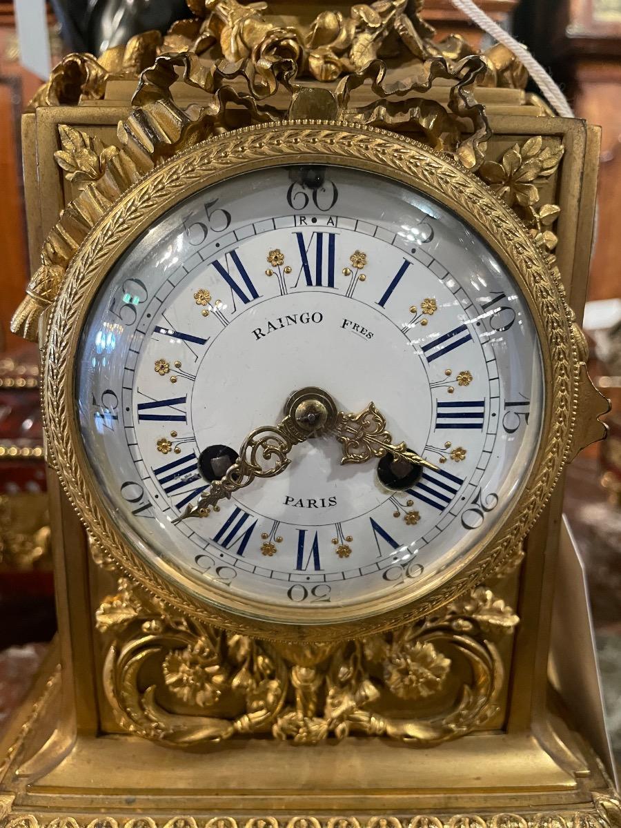 Bronze gilded clock set by Raingo Frères a Paris. 33cm high