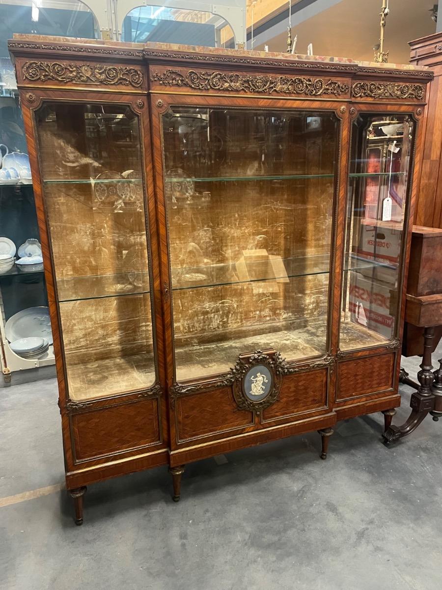 High quality Napoleon III vitrine. 150x40x163H cm