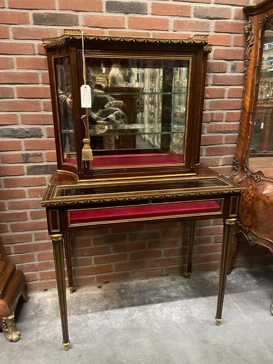 Napoleon III mahogany table vitrine. 85x48x139H cm 