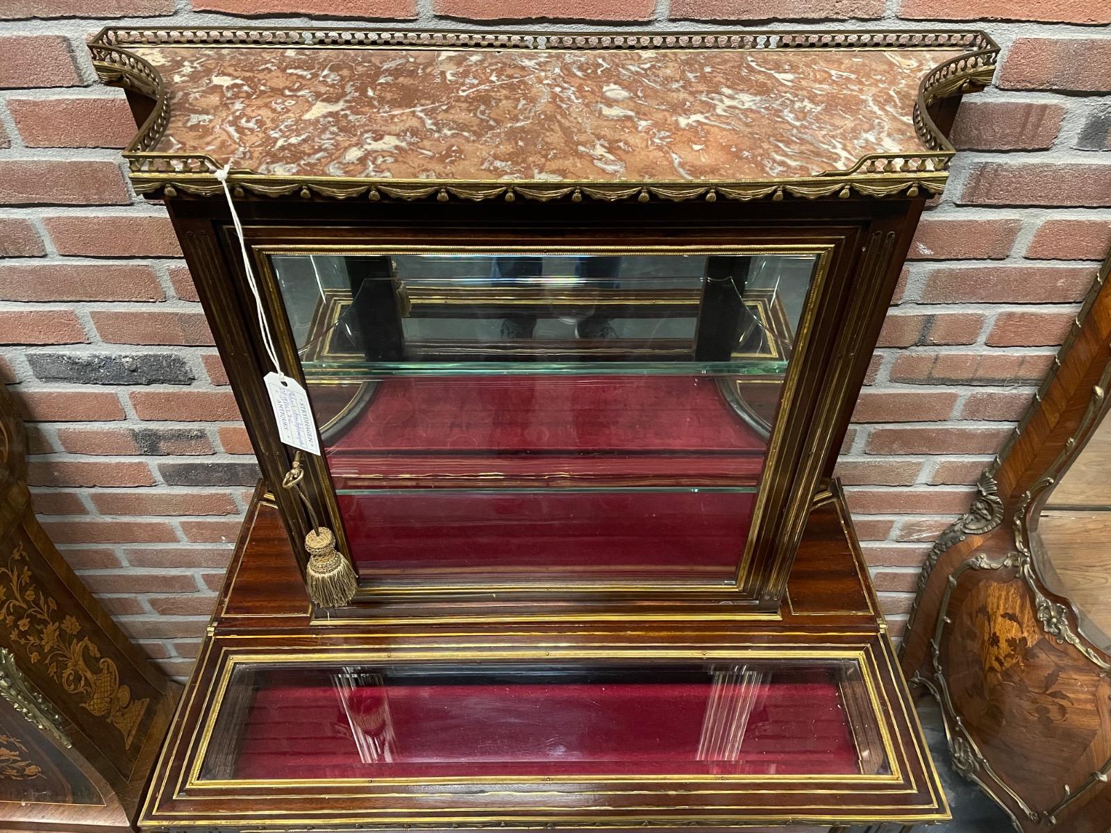 Napoleon III mahogany table vitrine. 85x48x139H cm 