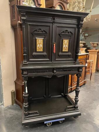 Nice quality credenz cabinet 